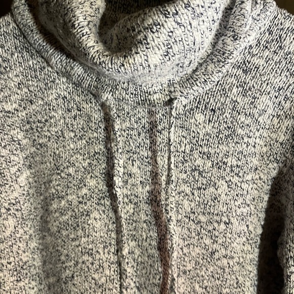 L.L. Bean Women’s Turtleneck Sweater - Picture 3 of 7